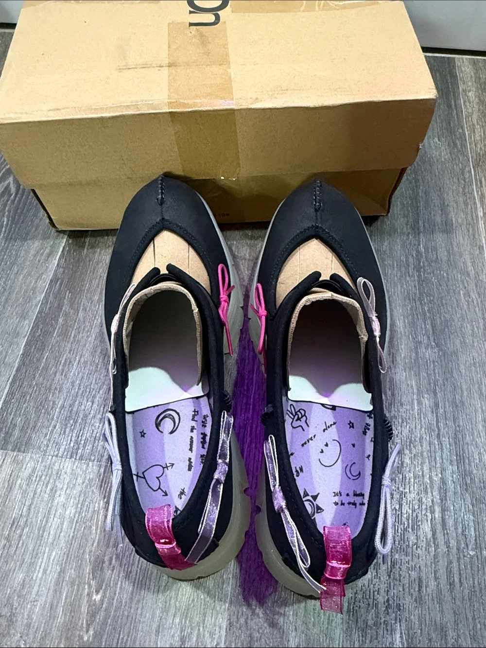 Ugg Women’s areum Mary Jane Shoes with Pink Accent Sz 11